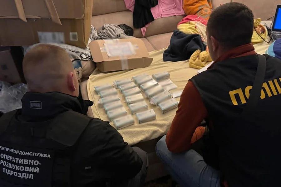 Посылки с наркотиками отправляли под видом косметики в Украину и Молдову.webp