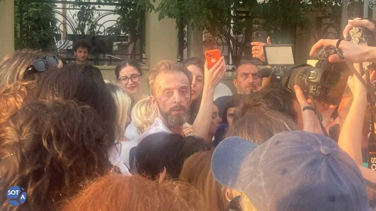 Суд в Тбилиси оправдал журналиста и участника проевропейских протестов Нику Кация по делу о х...webp