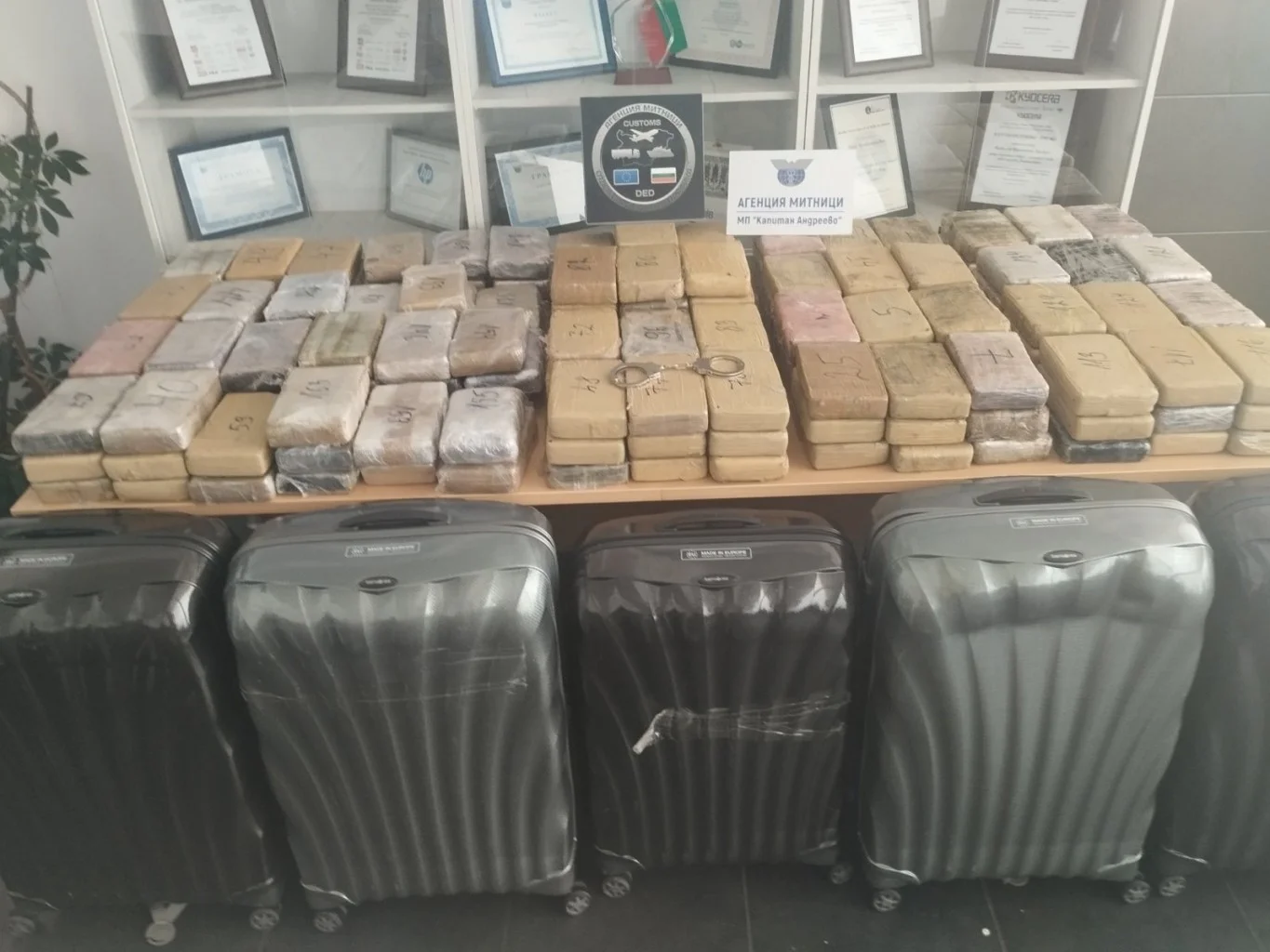 В июне изъято более 100 кг наркотиков, возбуждено 821 досудебное производство.webp