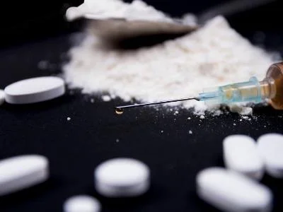 В Тбилиси по обвинению в торговле наркотиками задержали 4 иностранцев.webp