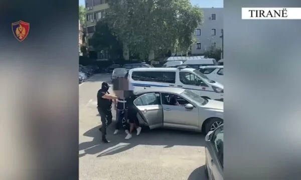 В Тиране арестовали 20-летнего мужчину, получившего на почте посылку с каннабисом.webp